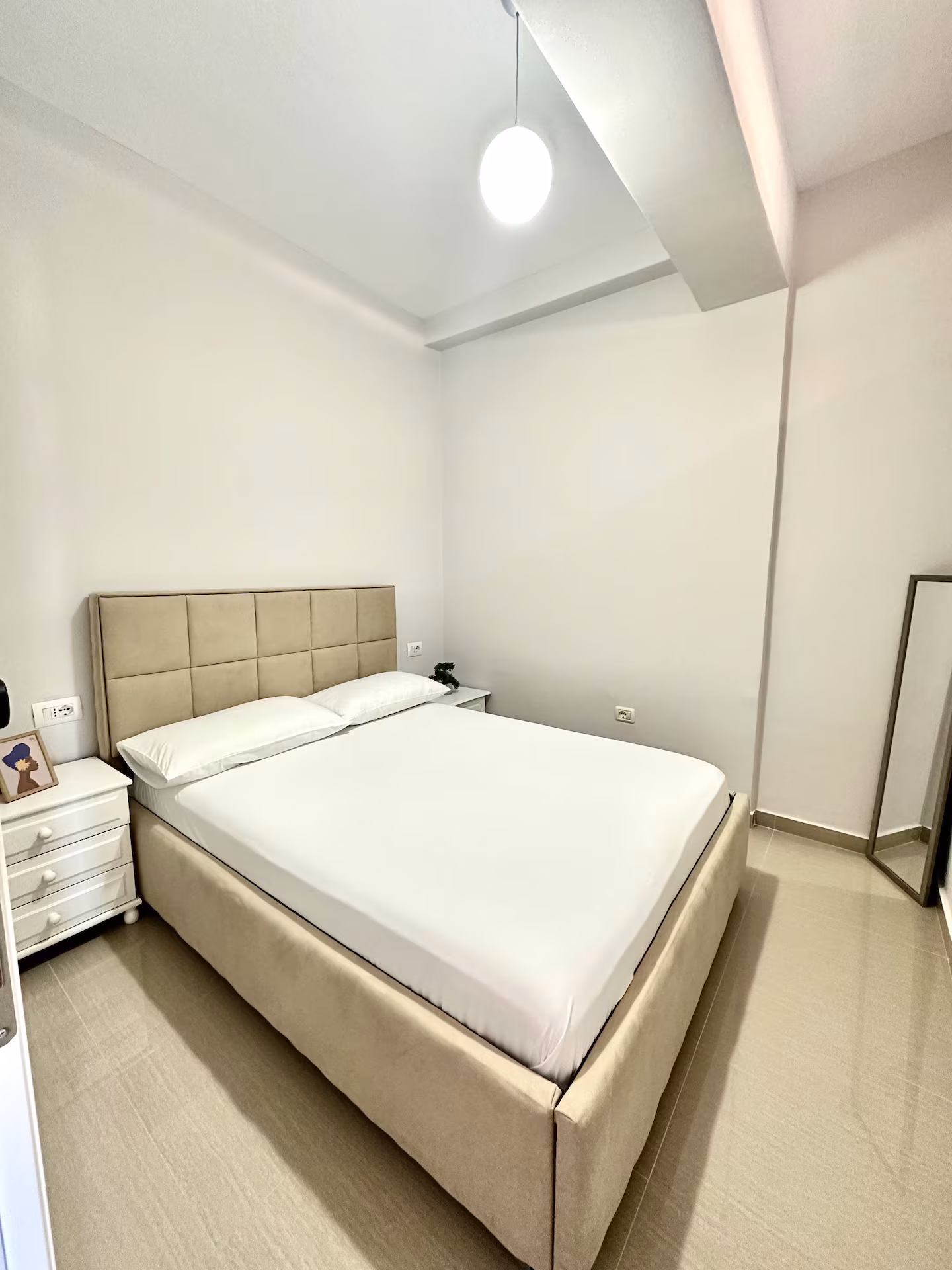 Seb's Central Apartment bed
